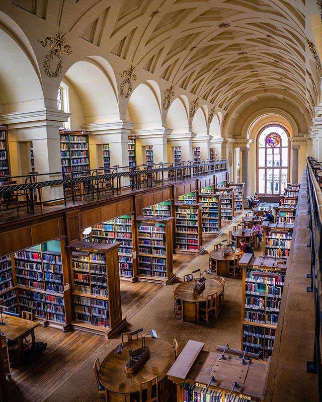 أحد المكتبات في جامعة كامبريدج